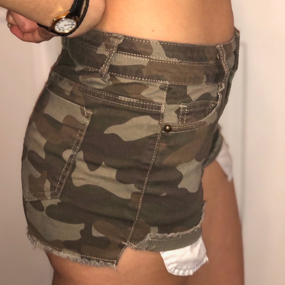 High Waisted VanillaStar Camo Shorts, Size 7
